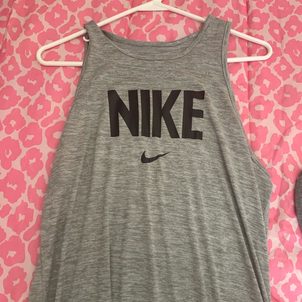 Women’s Nike top